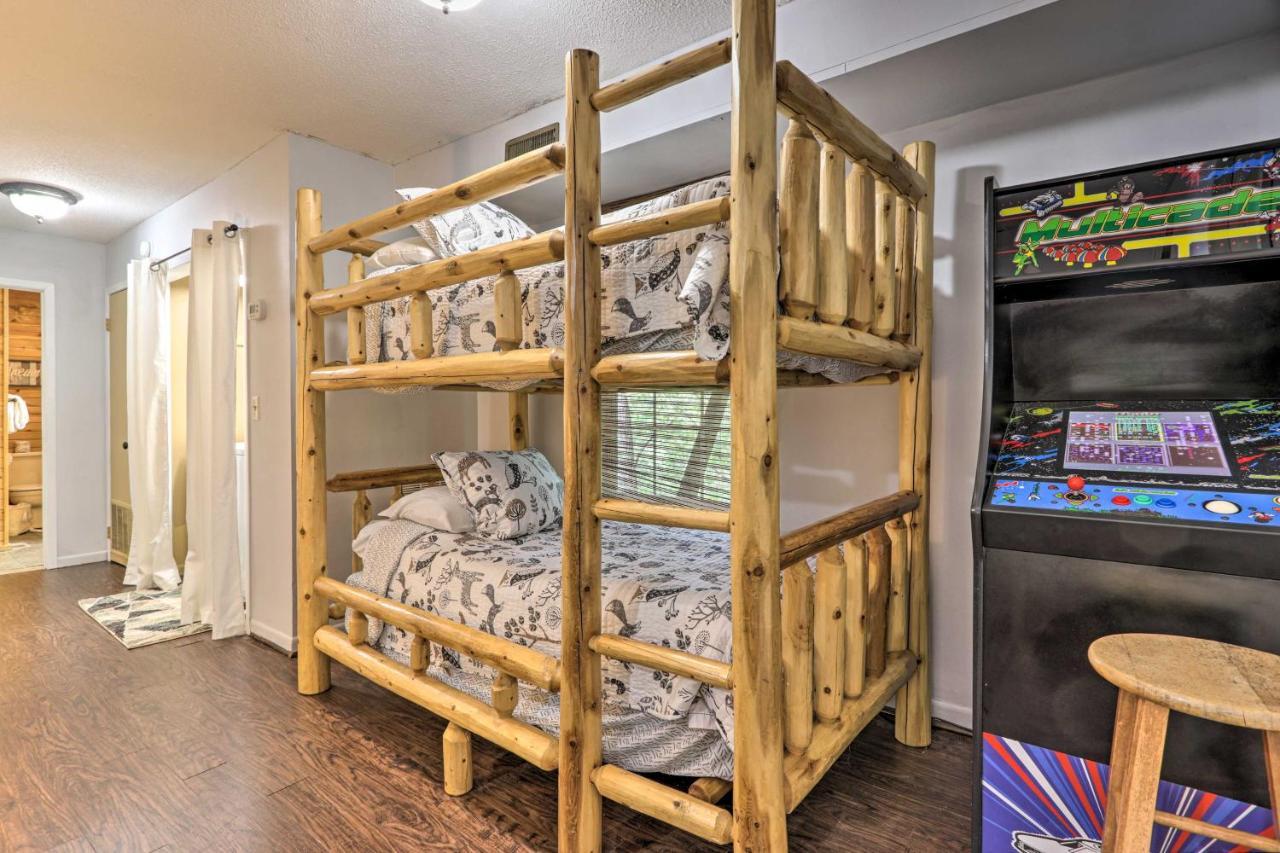Gatlinburg Escape With Hot Tub, Deck And Mtn View Villa Exterior photo