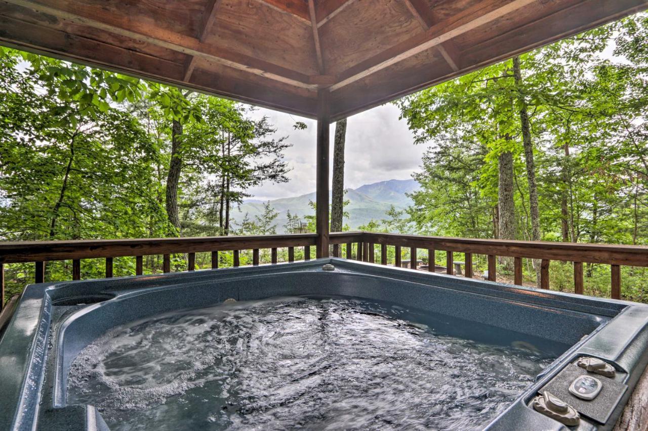 Gatlinburg Escape With Hot Tub, Deck And Mtn View Villa Exterior photo